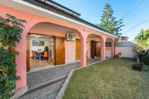 Charming and Calm House - 5 minutes from the Beach by car